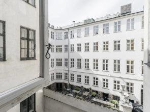 140m2 Apartment with Parliament View