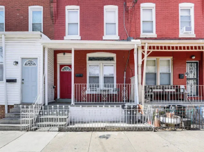 1 Mi to Philadelphia Zoo: Convenient Townhome!