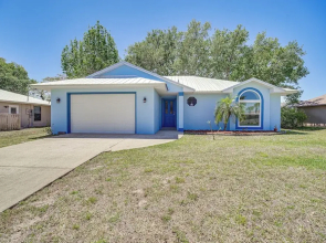 Pet-friendly Sebastian Home: w/ Porch + Lake View!