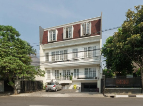 RedDoorz Syariah Plus near Pancoran 2
