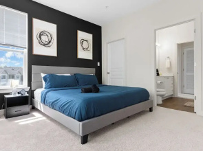 Upscale King 2BR Suite Downtown Raleigh