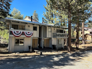 Lakeview Lodge #2 2 Bedroom Condo by RedAwning