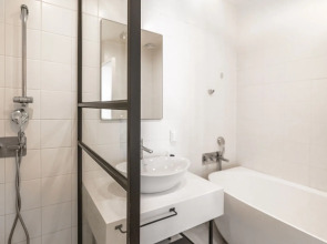 February Hotel The Signature Dongseongro