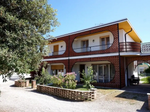 Gorgeous Villa for 8 With Shared Pool