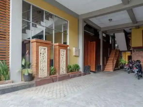 RedDoorz Plus near Amplaz Yogyakarta