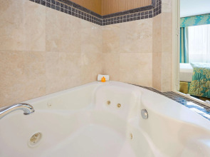 La Quinta Inn by Wyndham West Long Branch/NJ Shore Area