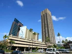 Bright & Breezy Waikiki Studio
