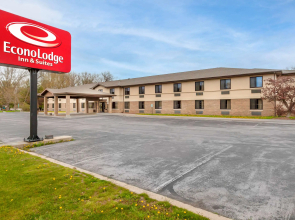 Econo Lodge Inn & Suites Oconto
