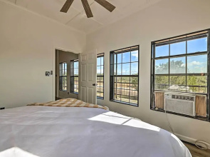 Chic Fredericksburg Retreat - Near Wineries!
