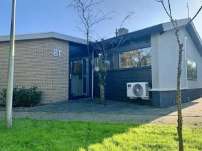 Bungalow in Sint Maartenszee With Veranda