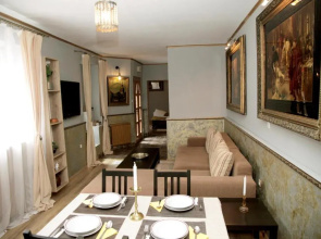 Vintage Apartment - Central 2BDR
