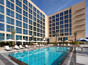 Отель Yas Plaza Circuit