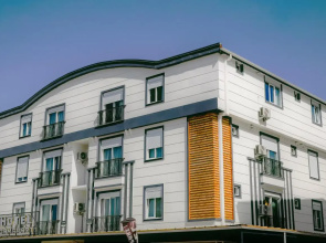 Adam Apart Hotel