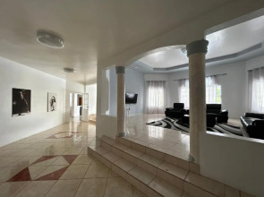 Luxury 5BD Villa - Massive Pool & Outdoor Vibe