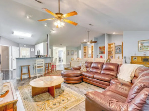 4 Mi to Beach: Family-friendly Home in Navarre