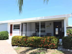 Aloha Kai - 7 2 Bedrooms 1 Bathroom Apts