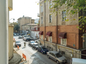 Spacious and Quiet - City Center Apartment