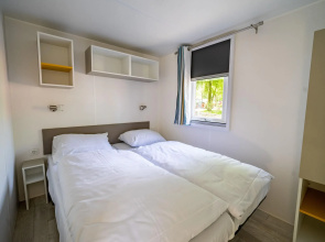 Well-maintained chalet on the outskirts of a holiday park, near Amsterdam