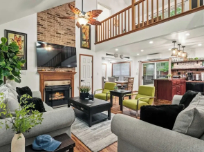 Stylish Mountain Retreat w/ Hot Tub & Firepit Penn Estate Getaway by Avantstay