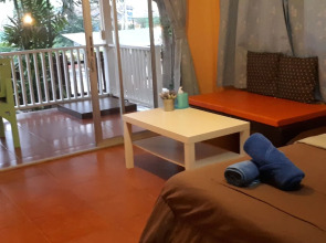 Insook Ko Larn Guesthouse