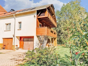 Cozy Apartment Near Trails