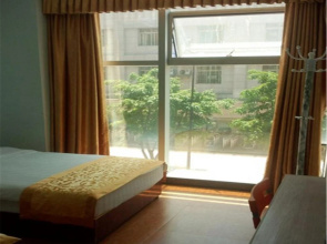April Day Business Hotel