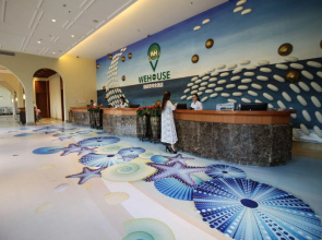 Twin Moon Bay WeHouse Hotel