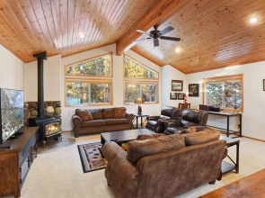 Quaking Cabin Gas BBQ & Amenities Access!