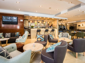 Отель Leonardo Hotel Barcelona Gran Via