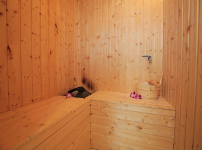 Yarra Ocean Suites Danang