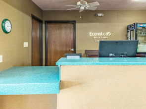Econo Lodge Inn & Suites