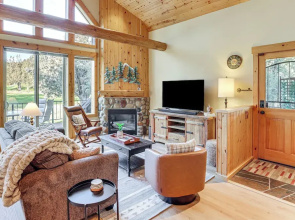 Game Room & 5 Pools: Chalet at Eagle Crest Resort