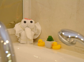 Guangdong Hotel-Free Shuttle & Registration Counter Service during Canton Fair