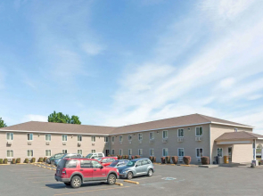 Super 8 by Wyndham Lewiston