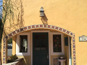 Oasis Inn & Suites