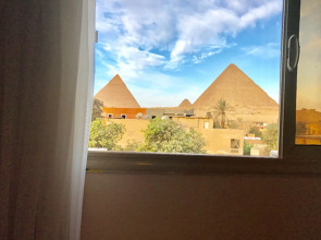 3 Pyramids View Inn