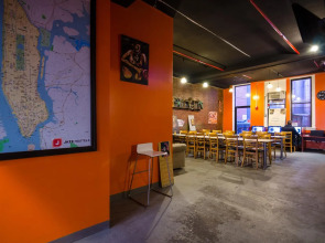 Jazz on the Park Hostel