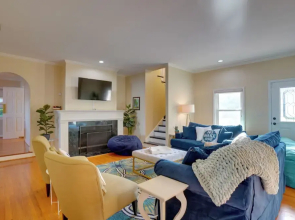 Lakefront Winter Haven Retreat: Hot Tub & Patio!