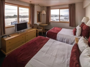 Totem Square Hotel & Marina