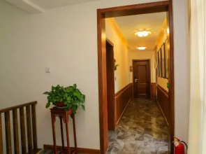 Yinzuo Junlan Hostel