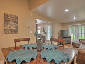 Creekside Home w/ Patio, Walk to Manitou Incline!