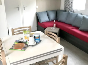 Property With 3 Bedrooms in Les Mathes, With Pool Access and Enclosed
