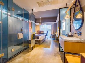 Rezen Select Nanning East Railway Station