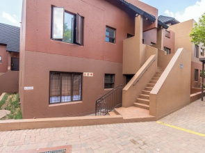 Exquisite 2 Bedroom Garden Townhouse in the Heart of Fourways