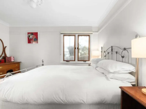 Bright 3-bed House With Garden,