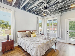 2BR Apartment w/ Balcony, Wifi & Full Kitchen