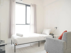 Homey And Well Furnished Studio Sky House Alam Sutera Apartment