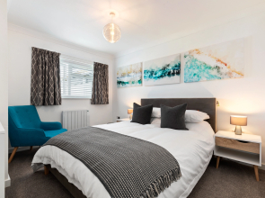 25 Coedrath Park - Sea Views From Balcony Short Walk to Beach Parking