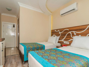 Kleopatra Blue Hawaii Hotel