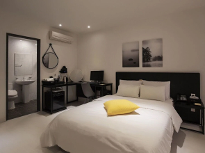 Yellow 8 Hotel